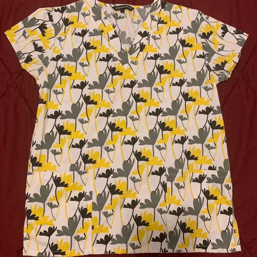 Scrub top - Picture 2 of 4